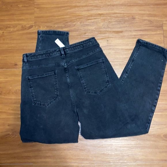 ASOS DESIGN Hourglass high rise farleigh 'slim' mom jeans in washed black - Picture 9 of 10